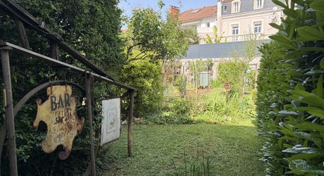 Immeuble de rapport évolutif de 200 m2 habitable avec garages, jardin et potentiel d’aménagement