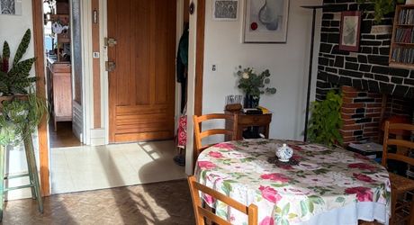 Immeuble de rapport évolutif de 200 m2 habitable avec garages, jardin et potentiel d’aménagement