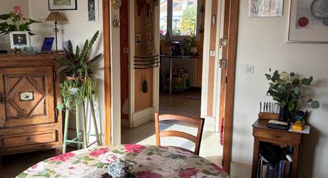 Immeuble de rapport évolutif de 200 m2 habitable avec garages, jardin et potentiel d’aménagement