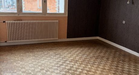 Immeuble de rapport évolutif de 200 m2 habitable avec garages, jardin et potentiel d’aménagement