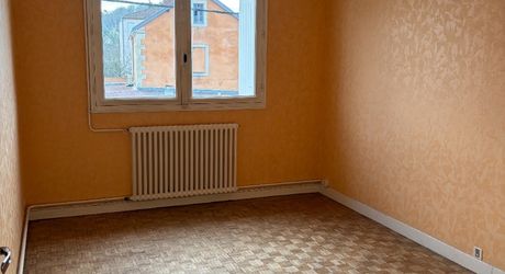 Immeuble de rapport évolutif de 200 m2 habitable avec garages, jardin et potentiel d’aménagement