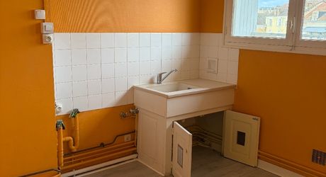 Immeuble de rapport évolutif de 200 m2 habitable avec garages, jardin et potentiel d’aménagement