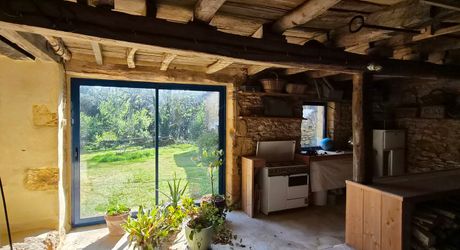 Maison en pierres d'environ 140m² habitables avec dépendances sur un terrain de 1612 m² 