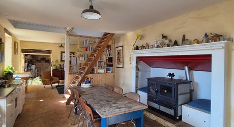 Maison en pierres d'environ 140m² habitables avec dépendances sur un terrain de 1612 m² 