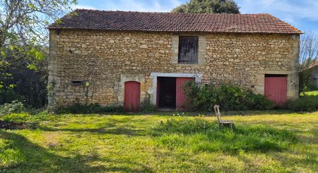 Maison en pierres d'environ 140m² habitables avec dépendances sur un terrain de 1612 m² 