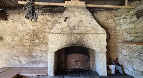 Maison en pierres d'environ 140m² habitables avec dépendances sur un terrain de 1612 m² 