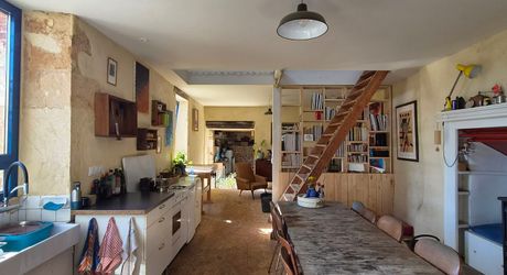 Maison en pierres d'environ 140m² habitables avec dépendances sur un terrain de 1612 m² 