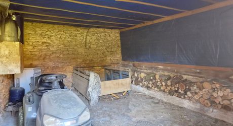 Maison en pierres d'environ 140m² habitables avec dépendances sur un terrain de 1612 m² 