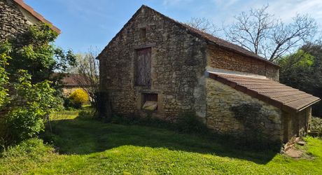 Maison en pierres d'environ 140m² habitables avec dépendances sur un terrain de 1612 m² 