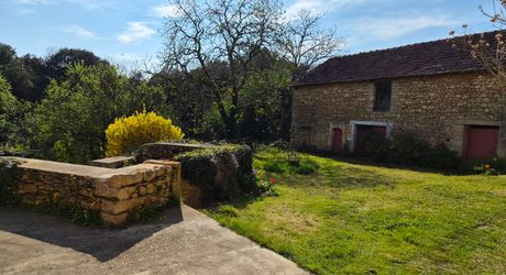 Maison en pierres d'environ 140m² habitables avec dépendances sur un terrain de 1612 m² 