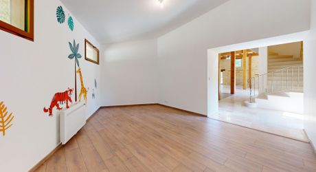 Magnifique restauration pour cette propriété de 300m² habitables avec dépendances restant à aménager.
