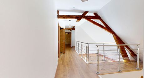 Magnifique restauration pour cette propriété de 300m² habitables avec dépendances restant à aménager.