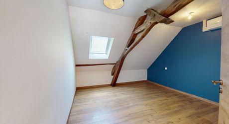 Magnifique restauration pour cette propriété de 300m² habitables avec dépendances restant à aménager.