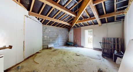 Magnifique restauration pour cette propriété de 300m² habitables avec dépendances restant à aménager.