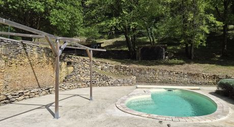Magnifique restauration pour cette propriété de 300m² habitables avec dépendances restant à aménager.