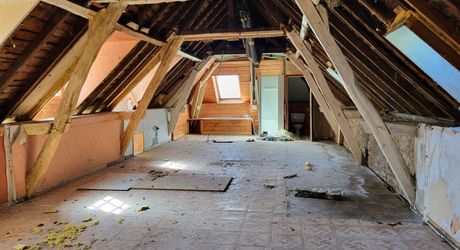 Magnifique restauration pour cette propriété de 300m² habitables avec dépendances restant à aménager.