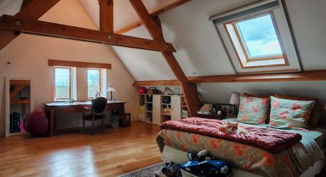 Ferme du XVI° joliment restaurée et sa grange en pierre au calme avec vue