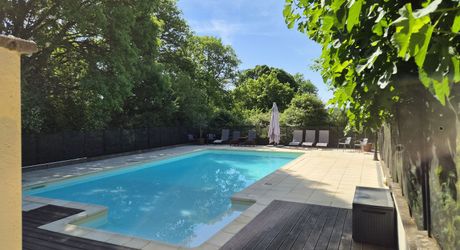 Belle propriété en pierres avec maison d'amis et piscine implantée sur 7300m² de parc