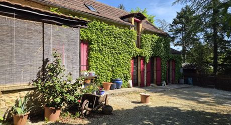 Belle propriété en pierres avec maison d'amis et piscine implantée sur 7300m² de parc