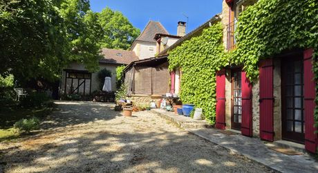 Belle propriété en pierres avec maison d'amis et piscine implantée sur 7300m² de parc