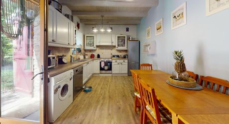 Belle propriété en pierres avec maison d'amis et piscine implantée sur 7300m² de parc