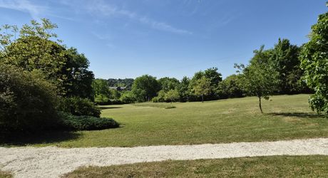 Belle propriété en pierres avec maison d'amis et piscine implantée sur 7300m² de parc