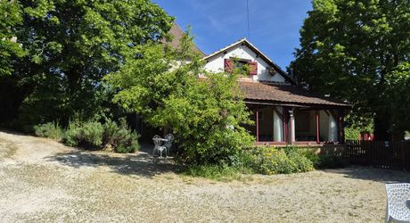 Belle propriété en pierres avec maison d'amis et piscine implantée sur 7300m² de parc