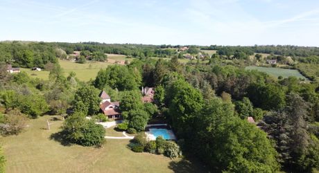 Belle propriété en pierres avec maison d'amis et piscine implantée sur 7300m² de parc