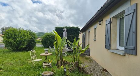 Saint-Cyprien - Maison de plain-pied d'environ 100m² avec 3 chambres, garage et jardin