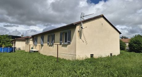 Saint-Cyprien - Maison de plain-pied d'environ 100m² avec 3 chambres, garage et jardin