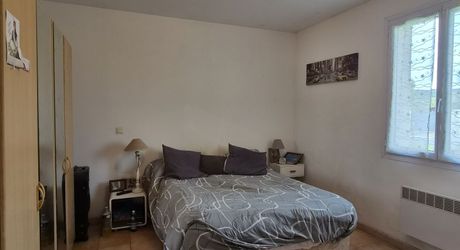 Saint-Cyprien - Maison de plain-pied d'environ 100m² avec 3 chambres, garage et jardin