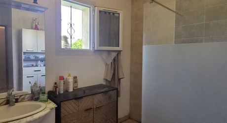 Saint-Cyprien - Maison de plain-pied d'environ 100m² avec 3 chambres, garage et jardin