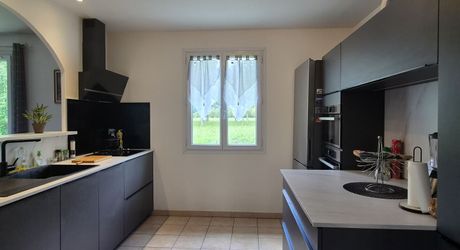 Saint-Cyprien - Maison de plain-pied d'environ 100m² avec 3 chambres, garage et jardin