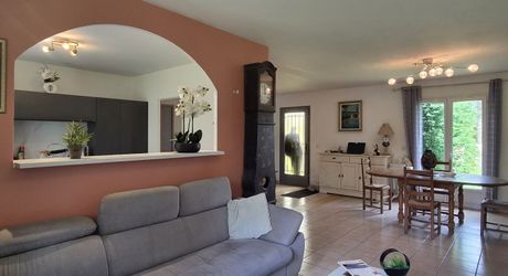Saint-Cyprien - Maison de plain-pied d'environ 100m² avec 3 chambres, garage et jardin