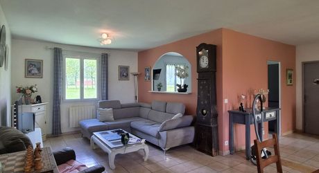 Saint-Cyprien - Maison de plain-pied d'environ 100m² avec 3 chambres, garage et jardin