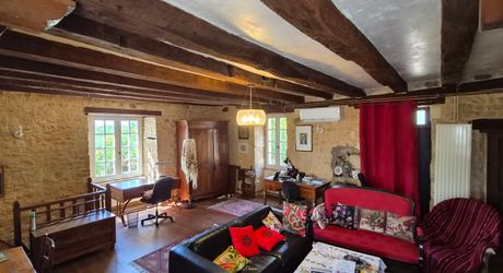 Vallée de la Dordogne, maison de hameau XVIIIème de 186m² avec 3 chambres et piscine