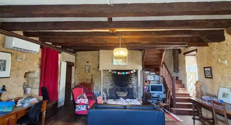 Vallée de la Dordogne, maison de hameau XVIIIème de 186m² avec 3 chambres et piscine