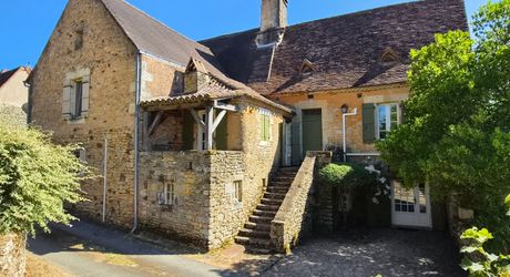 Vallée de la Dordogne, maison de hameau XVIIIème de 186m² avec 3 chambres et piscine