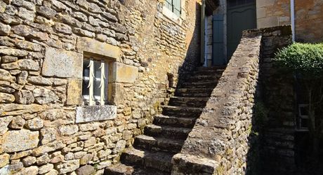 Vallée de la Dordogne, maison de hameau XVIIIème de 186m² avec 3 chambres et piscine