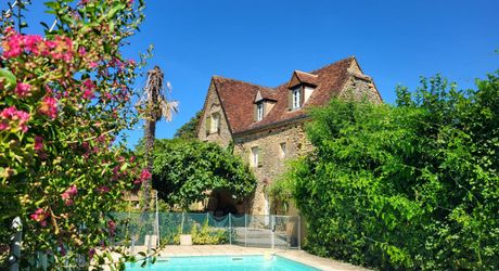 Vallée de la Dordogne, maison de hameau XVIIIème de 186m² avec 3 chambres et piscine