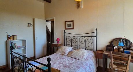 Vallée de la Dordogne, maison de hameau XVIIIème de 186m² avec 3 chambres et piscine