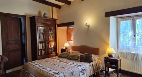 Vallée de la Dordogne, maison de hameau XVIIIème de 186m² avec 3 chambres et piscine