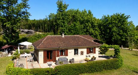 Les Eyzies - Jolie maison de plain-pied avec 3 chambres, garage et jardin de 3400m².