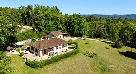 Les Eyzies - Jolie maison de plain-pied avec 3 chambres, garage et jardin de 3400m².