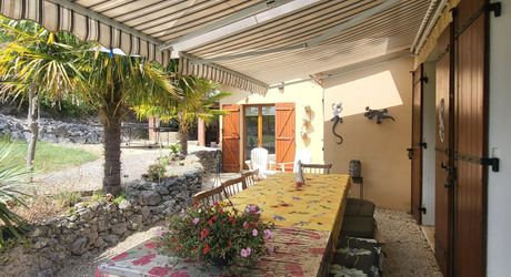 Les Eyzies - Jolie maison de plain-pied avec 3 chambres, garage et jardin de 3400m².