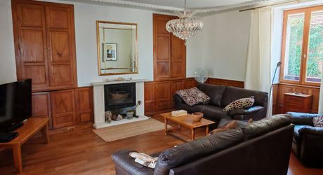 A proximité d'Excideuil, maison et grange au calme sur 1200m² de terrain