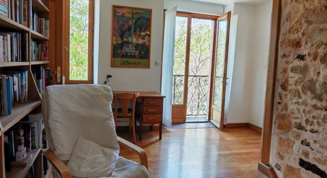 A proximité d'Excideuil, maison et grange au calme sur 1200m² de terrain