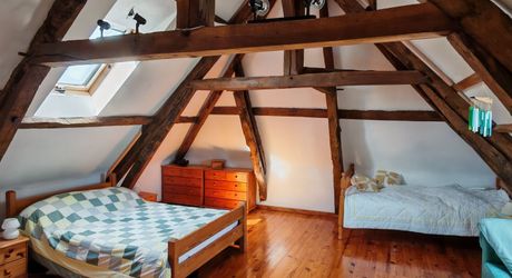 A proximité d'Excideuil, maison et grange au calme sur 1200m² de terrain