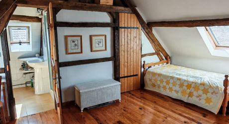 A proximité d'Excideuil, maison et grange au calme sur 1200m² de terrain