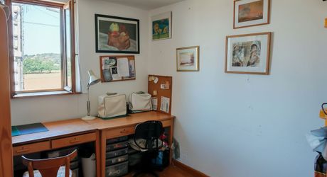 A proximité d'Excideuil, maison et grange au calme sur 1200m² de terrain